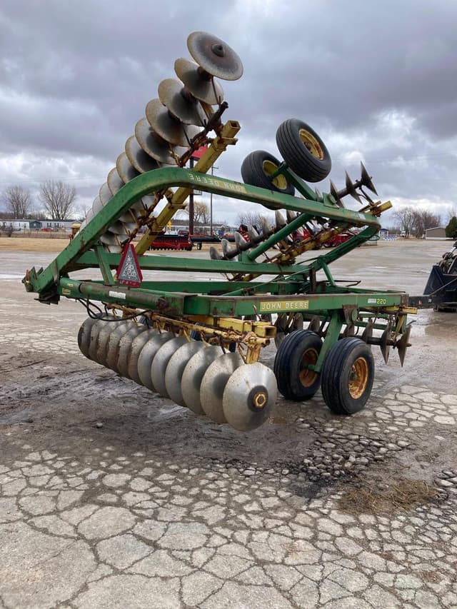 Image of John Deere 220 equipment image 1