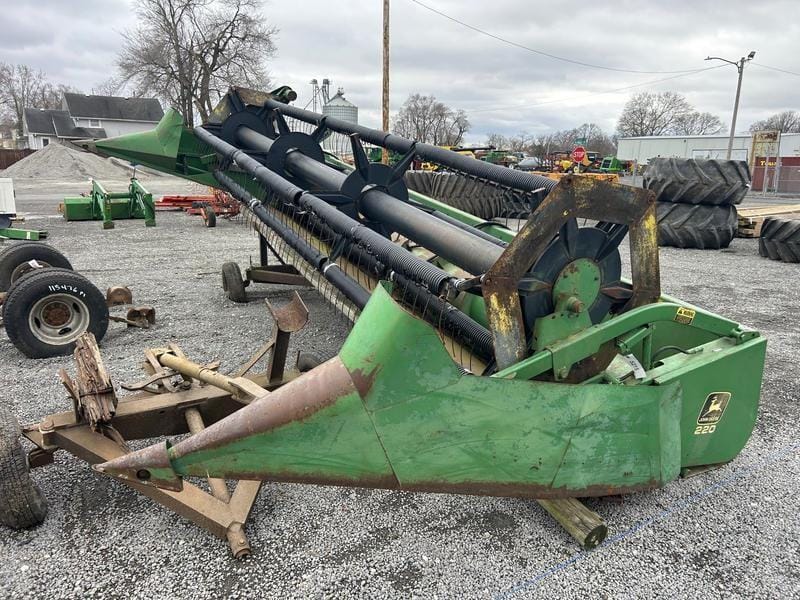 John Deere 220 Equipment Image0