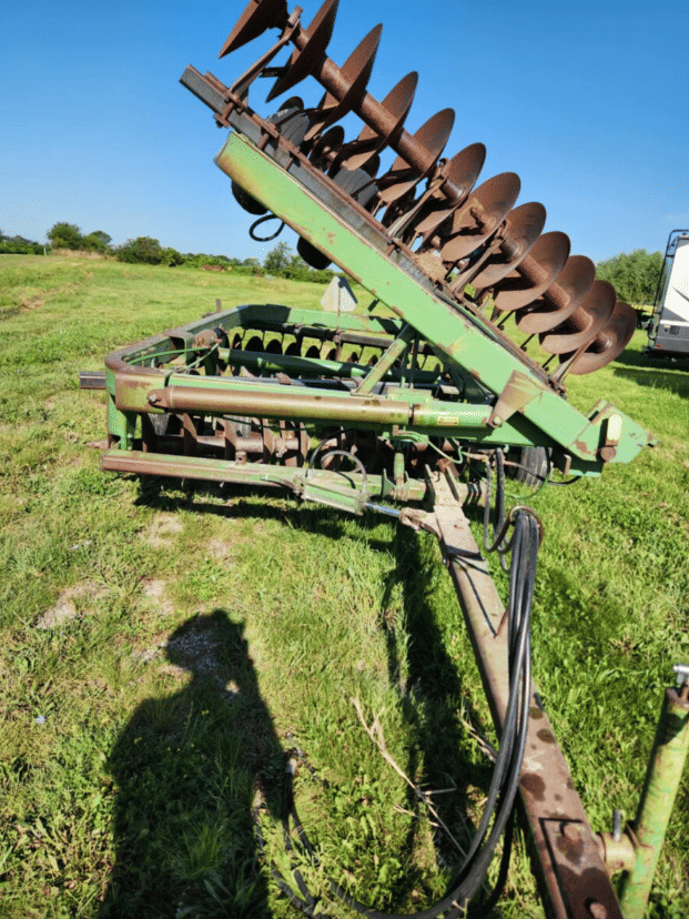 Image of John Deere 220 Image 1