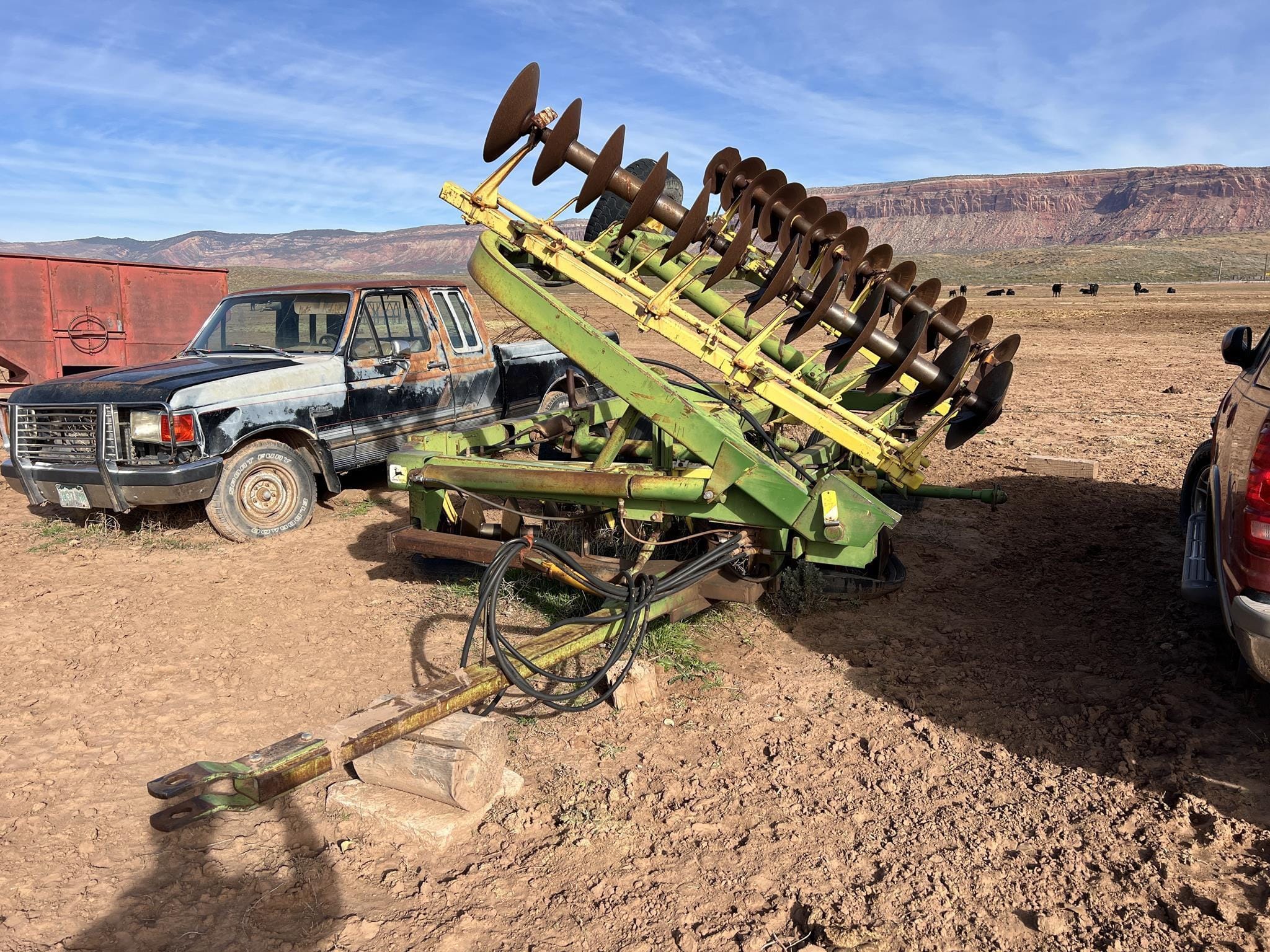 John Deere 220 Equipment Image0