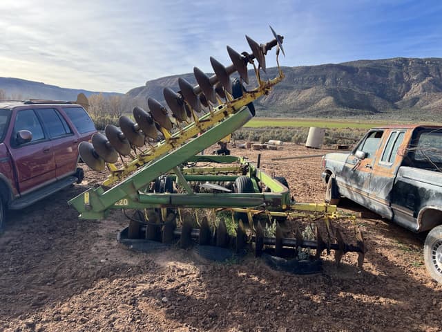 Image of John Deere 220 equipment image 4