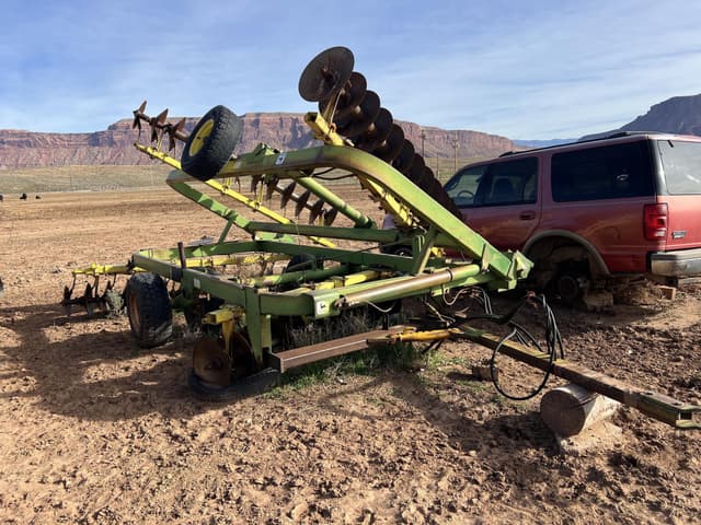 Image of John Deere 220 equipment image 1