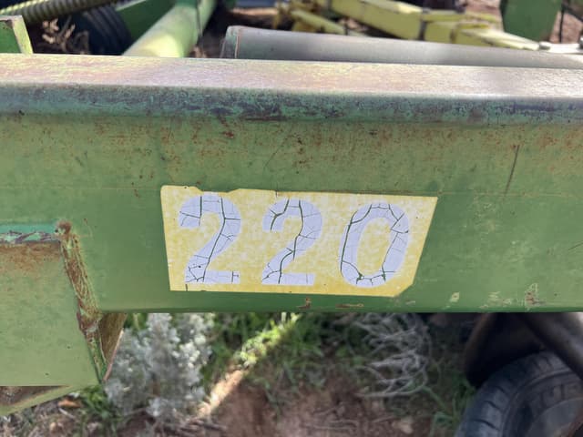 Image of John Deere 220 equipment image 2