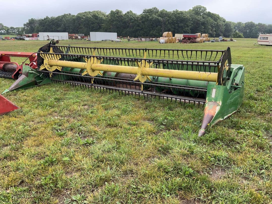 Image of John Deere 220 Primary image