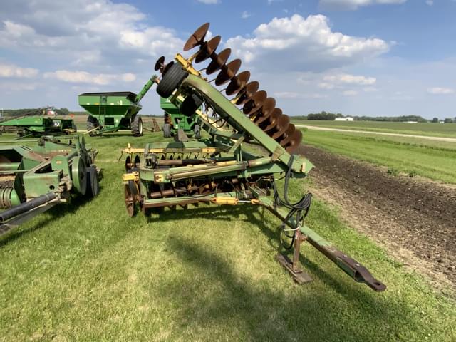 Image of John Deere 220 equipment image 1
