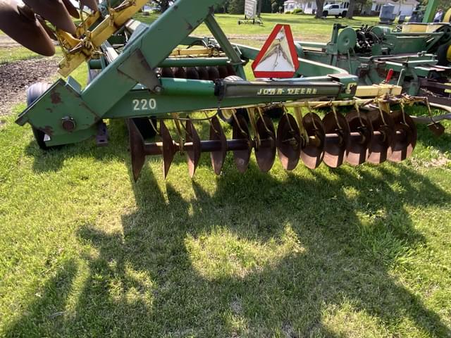 Image of John Deere 220 equipment image 4
