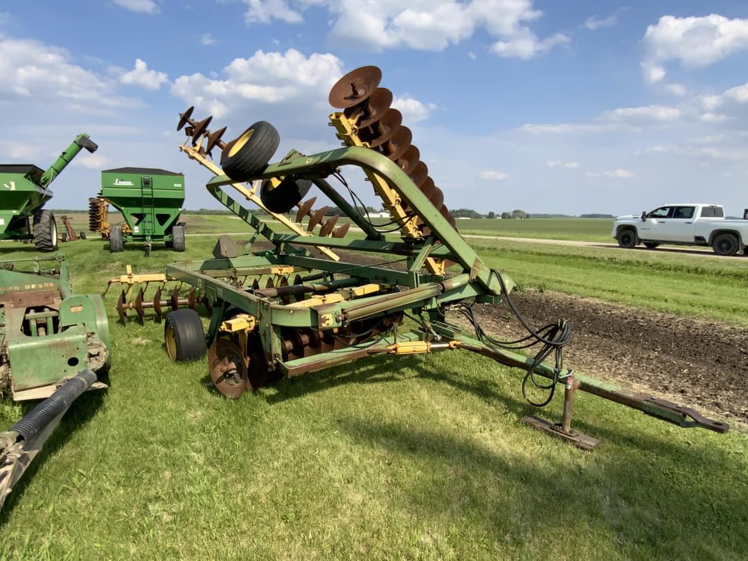 Image of John Deere 220 Primary image