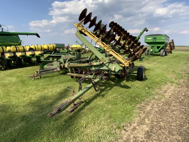 Image of John Deere 220 equipment image 2