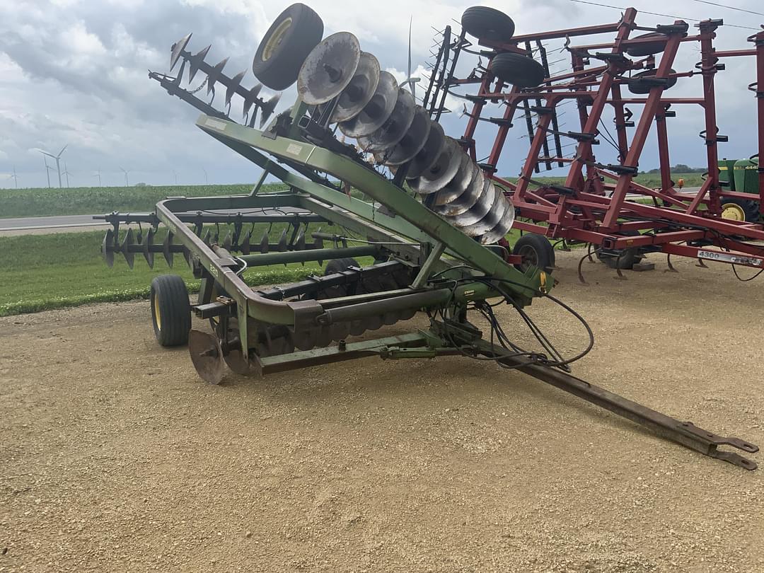 Image of John Deere 220 Primary image