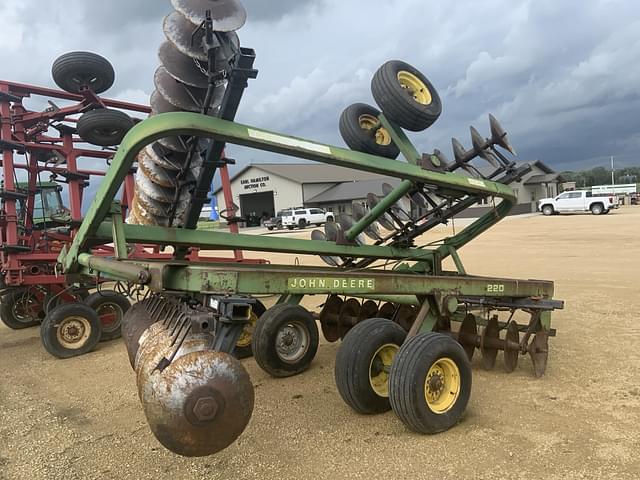 Image of John Deere 220 equipment image 3