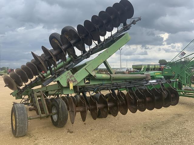 Image of John Deere 220 equipment image 2