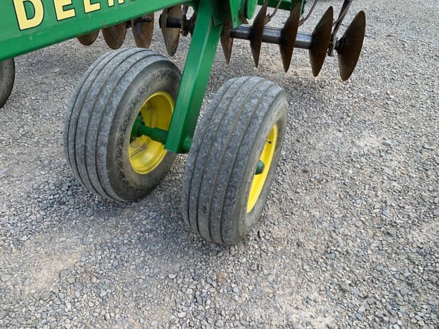 Image of John Deere 220 equipment image 4