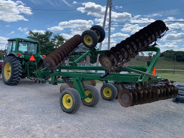 Image of John Deere 220 equipment image 1