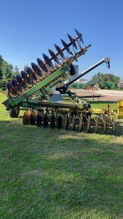 Image of John Deere 220 equipment image 1