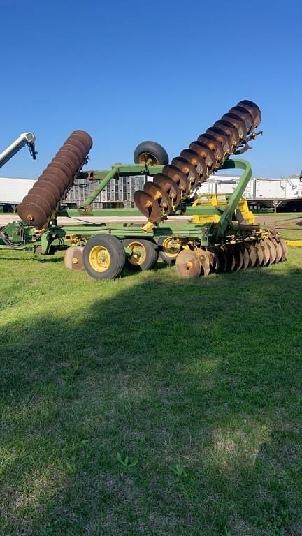 Image of John Deere 220 equipment image 2
