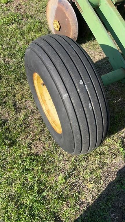 Image of John Deere 220 equipment image 3