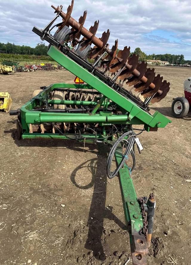Image of John Deere 220 equipment image 1