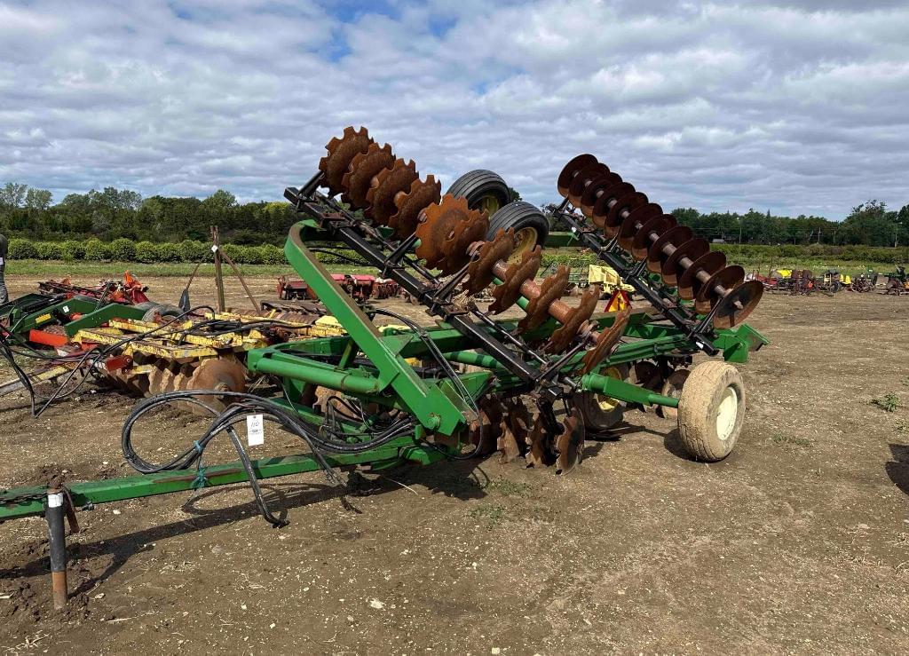 Image of John Deere 220 Primary image