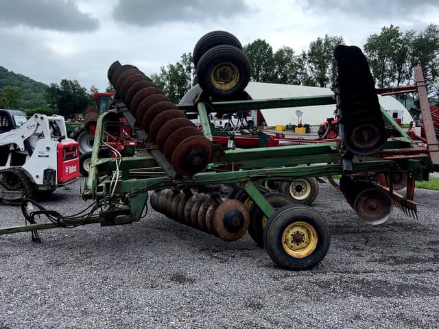 Image of John Deere 220 equipment image 2