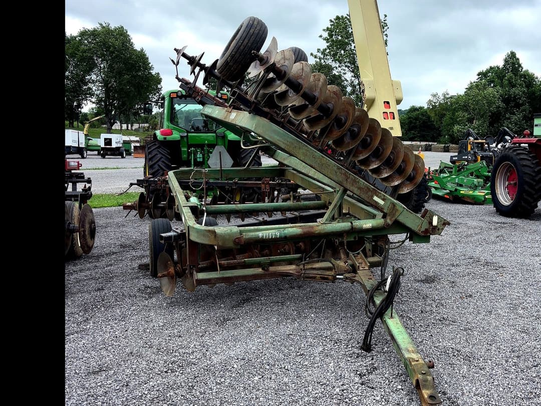 Image of John Deere 220 Primary image