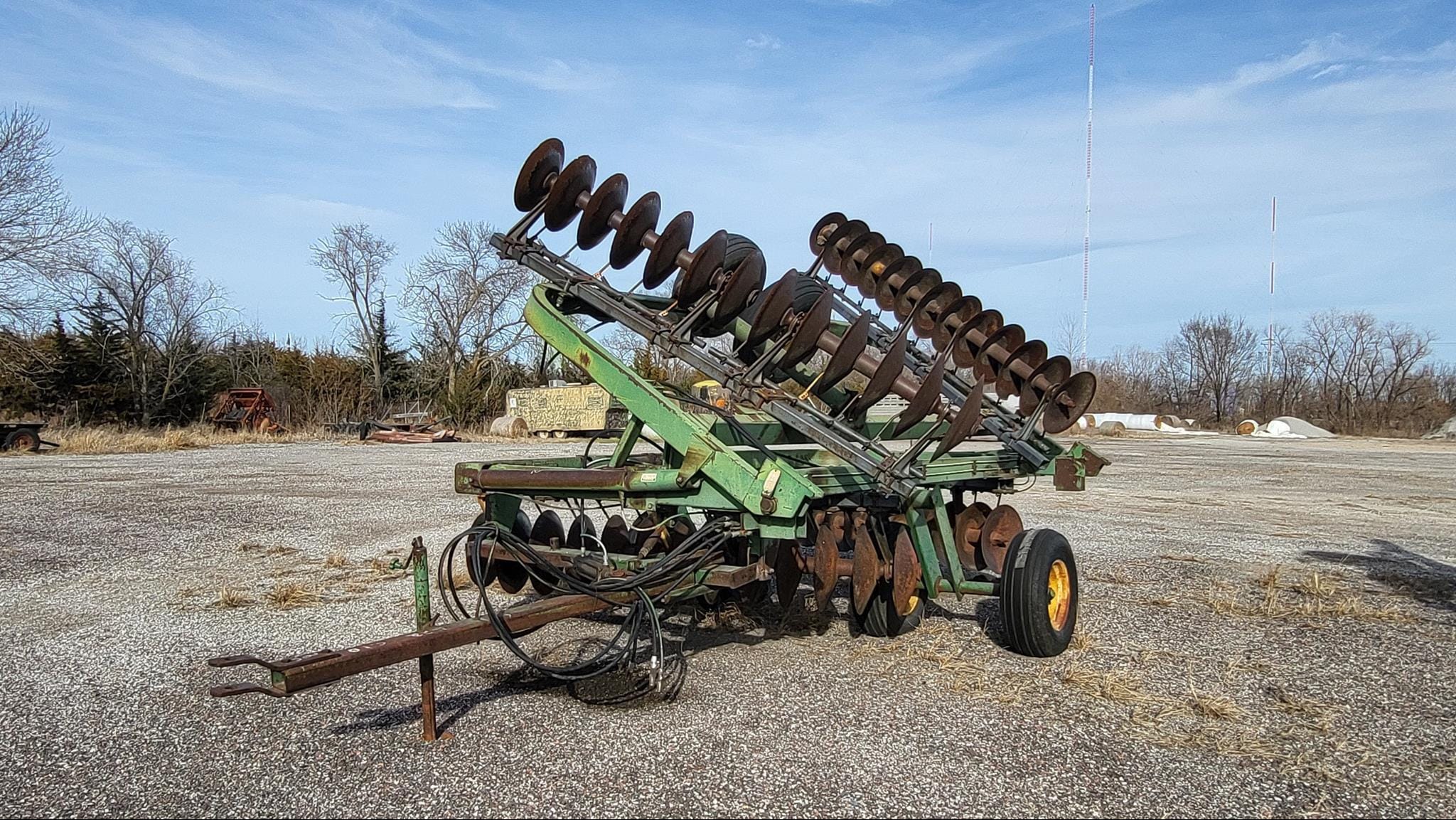 John Deere 220 Equipment Image0