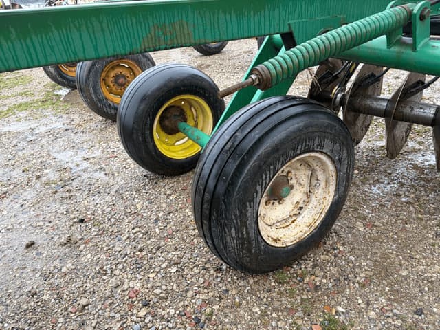 Image of John Deere 220 equipment image 4