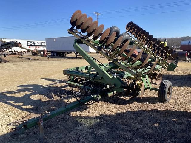 Image of John Deere 220 equipment image 1