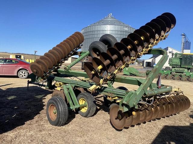 Image of John Deere 220 equipment image 2