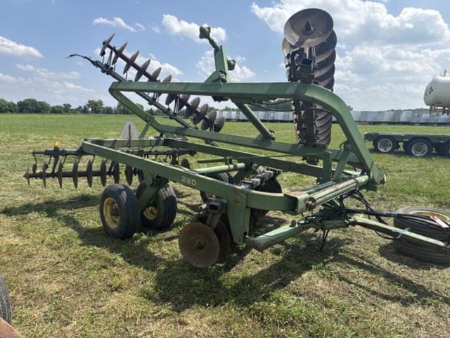 Image of John Deere 220 equipment image 3