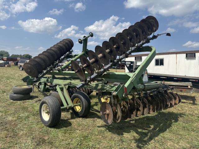 Image of John Deere 220 equipment image 1