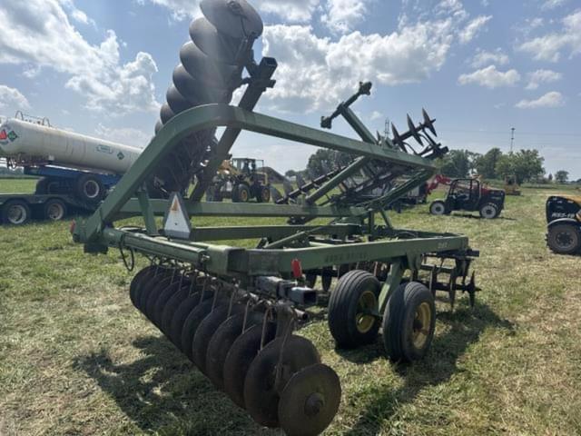 Image of John Deere 220 equipment image 2