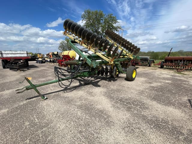Image of John Deere 220 equipment image 3