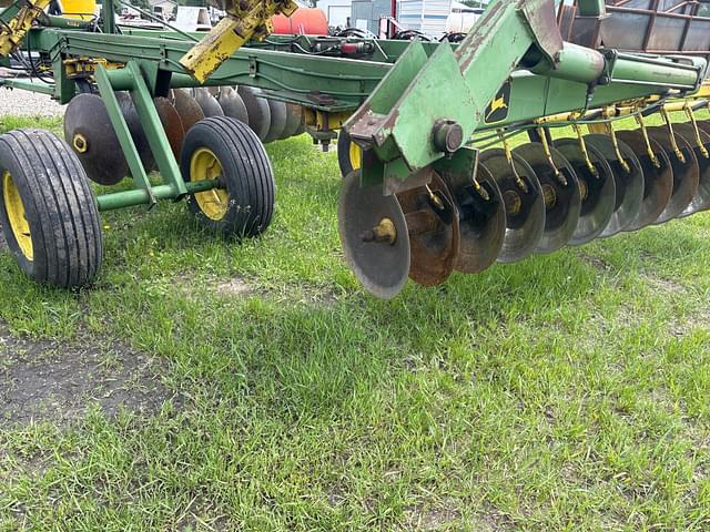 Image of John Deere 220 equipment image 3