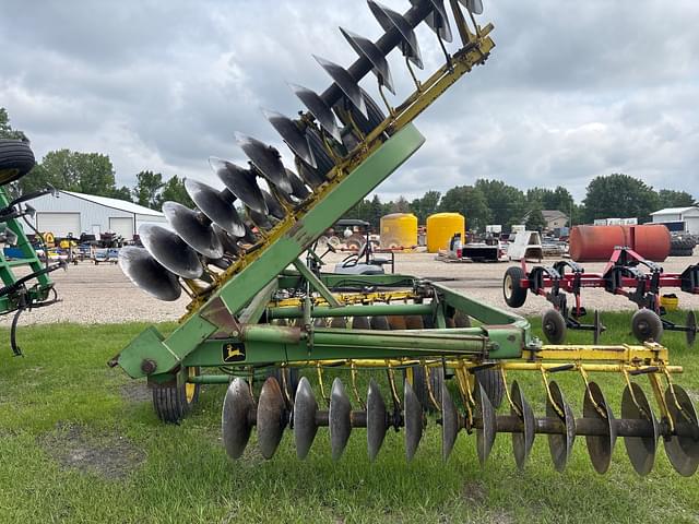 Image of John Deere 220 equipment image 2