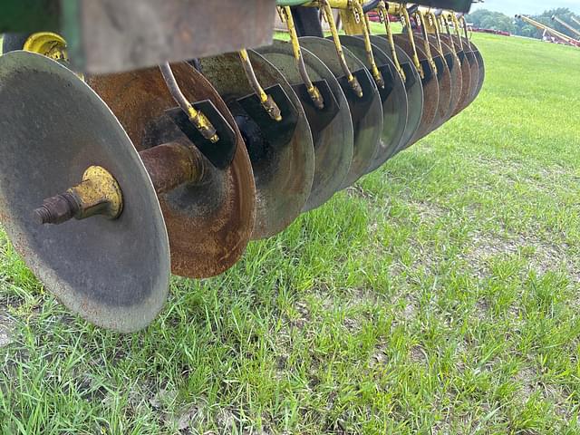 Image of John Deere 220 equipment image 4