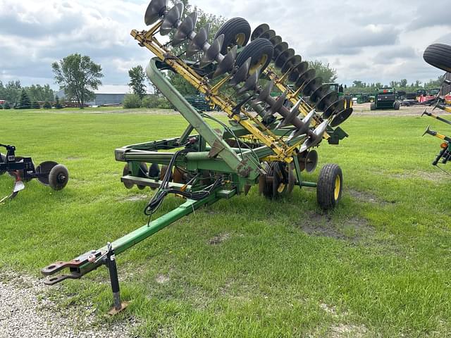 Image of John Deere 220 equipment image 1