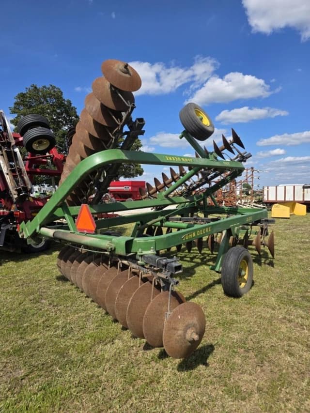 Image of John Deere 220 equipment image 1