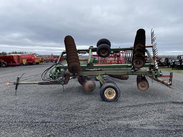 Image of John Deere 220 equipment image 1