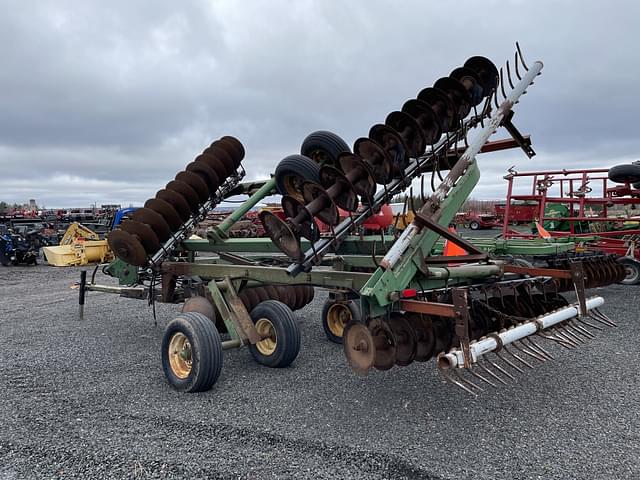 Image of John Deere 220 equipment image 2