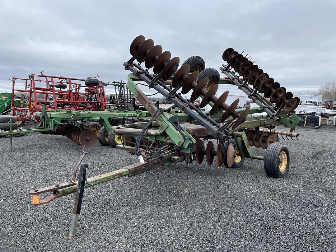 Image of John Deere 220 Primary image