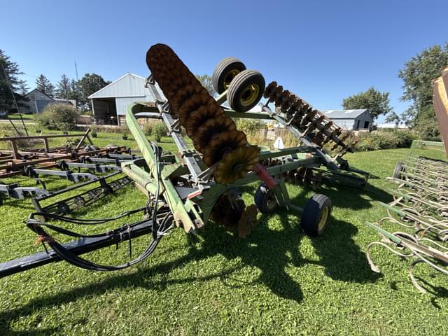 Image of John Deere 220 equipment image 2