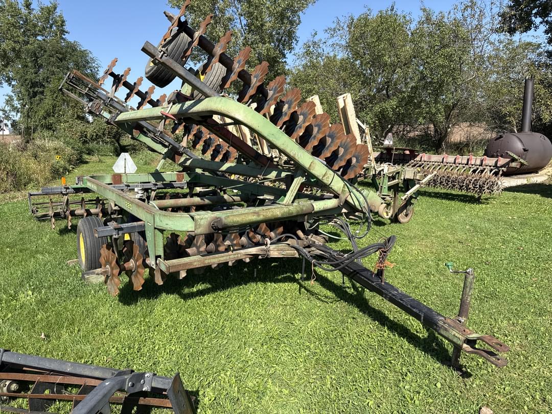 Image of John Deere 220 Primary image