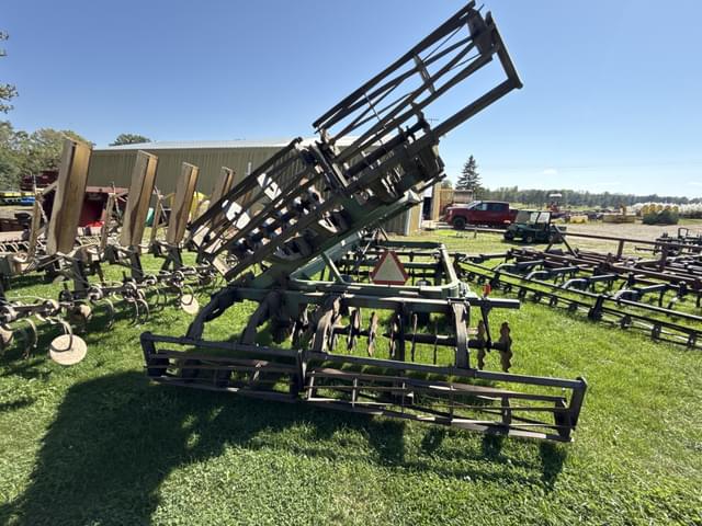 Image of John Deere 220 equipment image 4