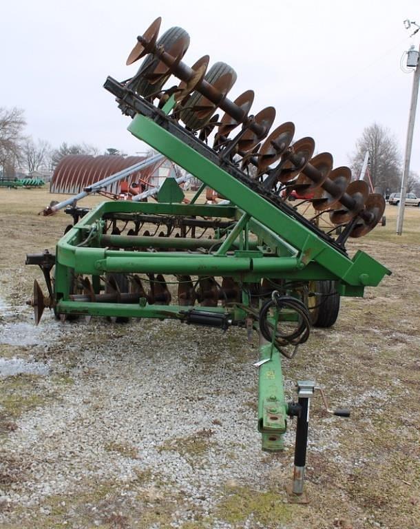 Image of John Deere 220 equipment image 1