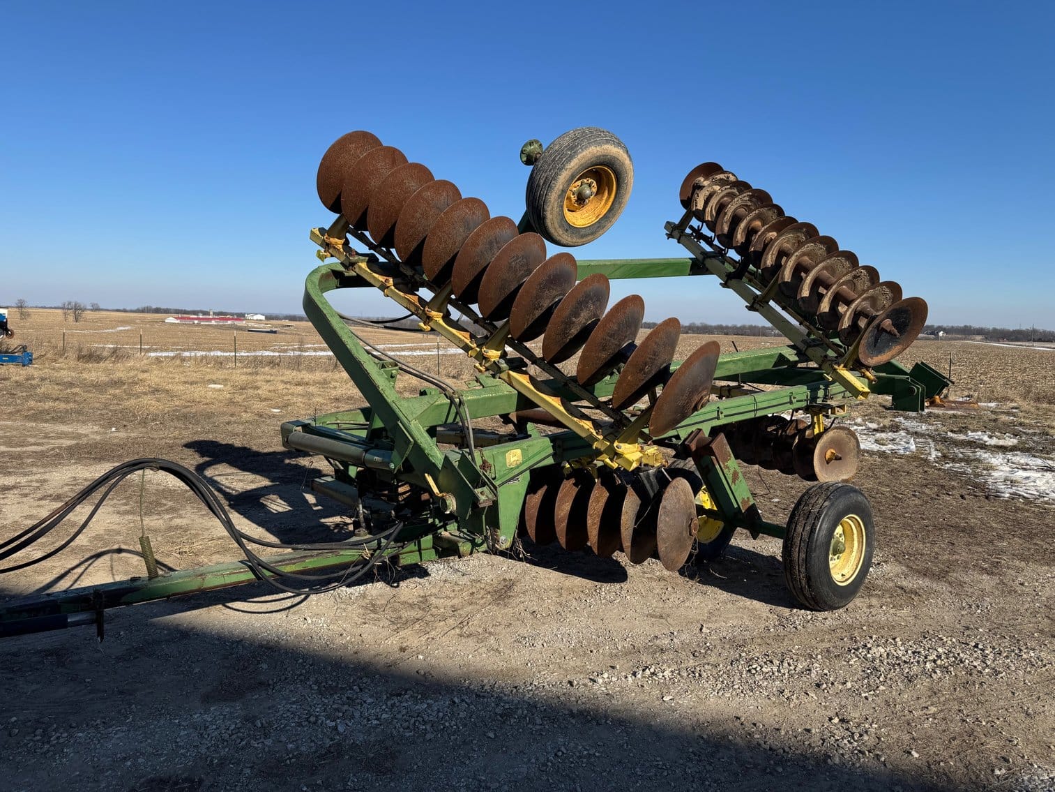 John Deere 220 Equipment Image0