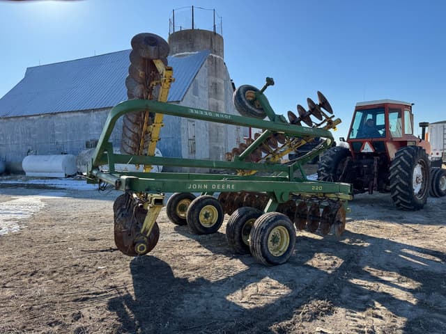 Image of John Deere 220 equipment image 3