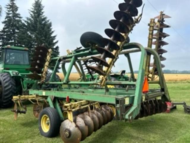 Image of John Deere 220 equipment image 1