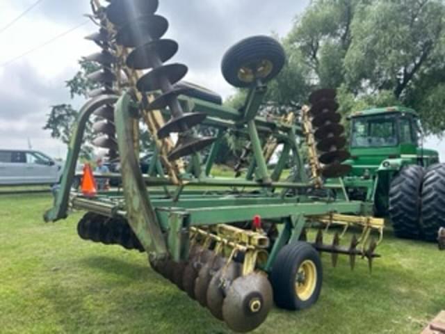 Image of John Deere 220 equipment image 2