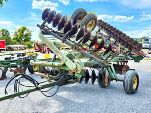 John Deere 220 Image