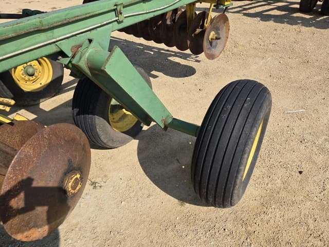 Image of John Deere 220 equipment image 4